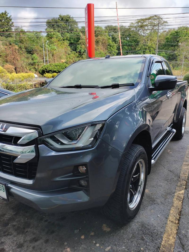 ISUZU 1.9Hilender z 2020